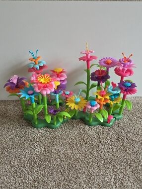 Colorful Interlocking Toy Flower Garden - Building Connectors